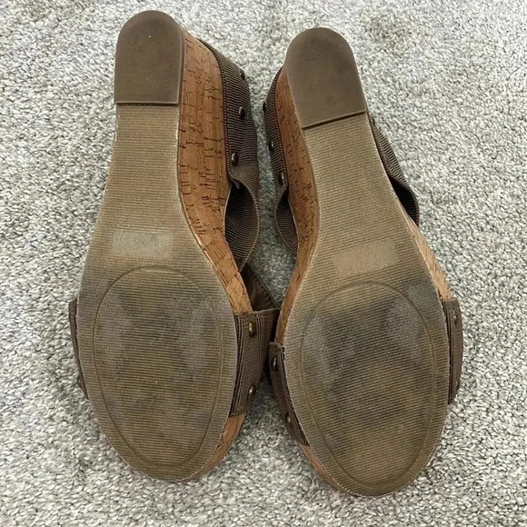 Curfew Size 9 Brown, Tan Open Toe Cross Strap Wedges Heels - Picture 9 of 11